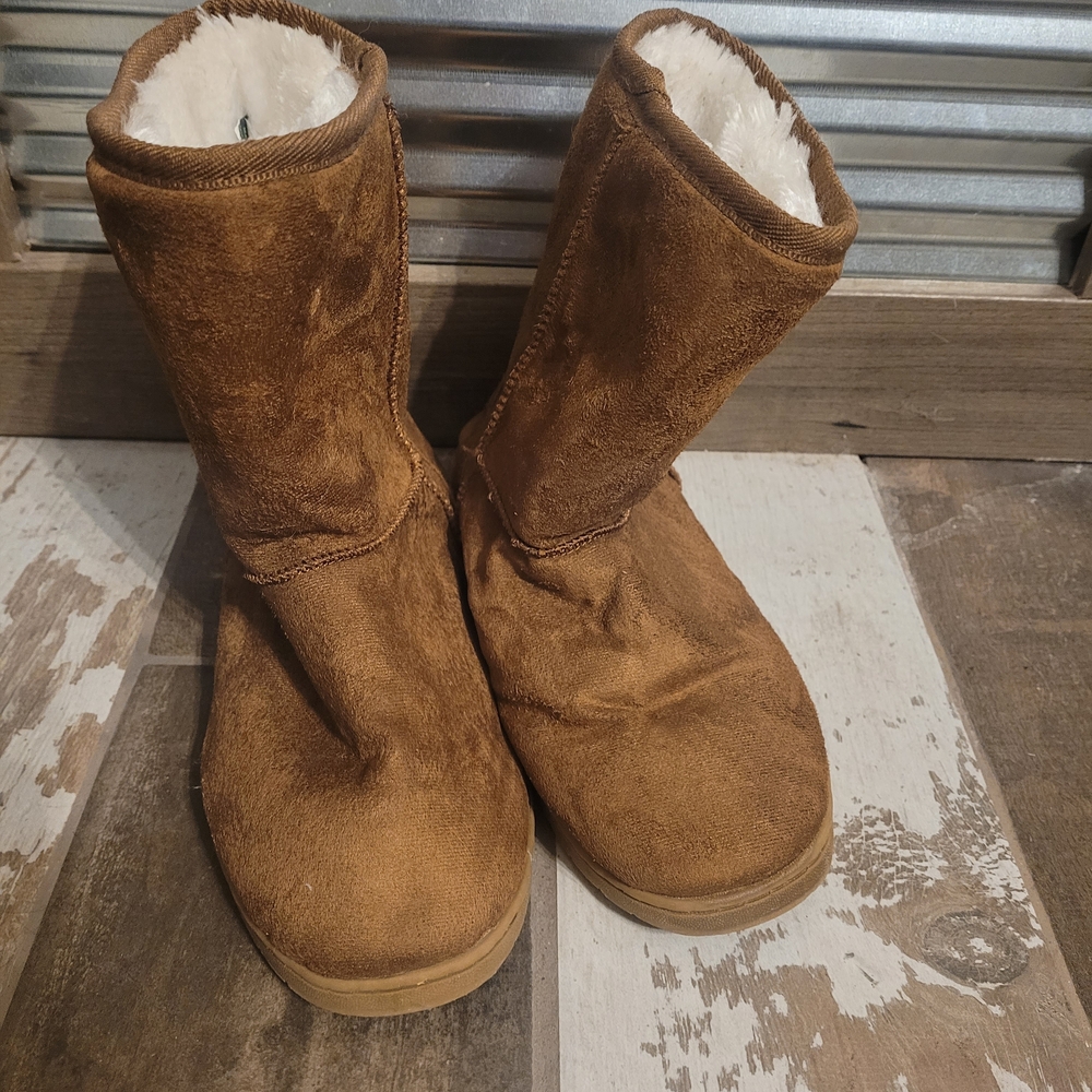 Cozy Brown Suede Boots with Faux Fur Lining